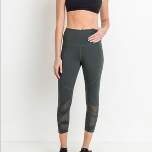 Mono B Capri Leggings